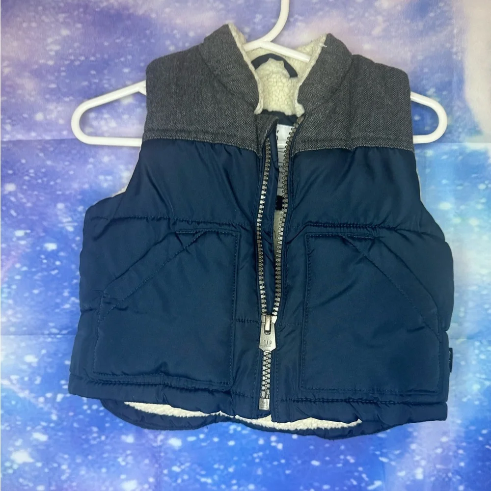 Boys baby gap vest 🛍